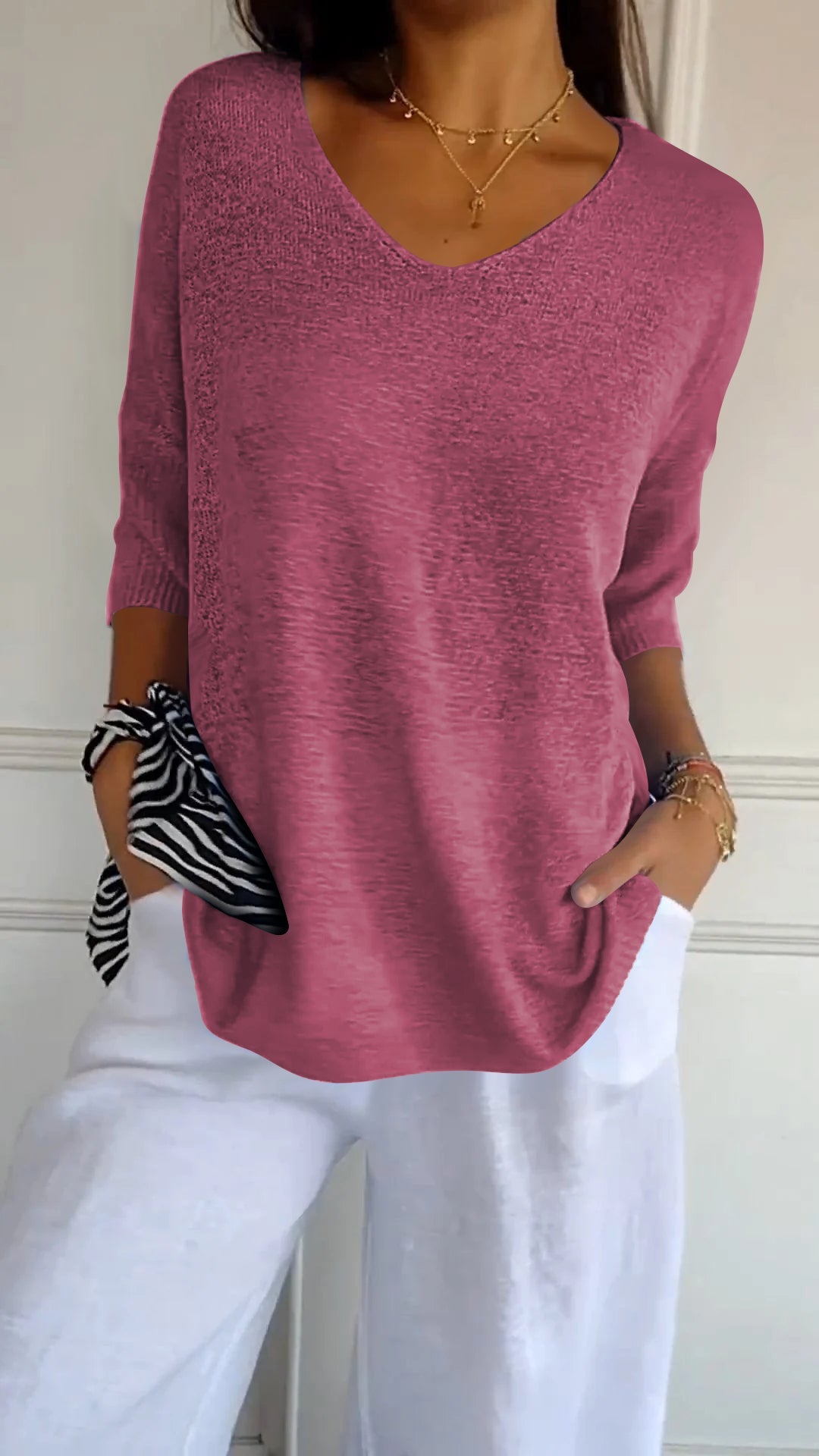 Deborah - Solid color knit top with V-neckline