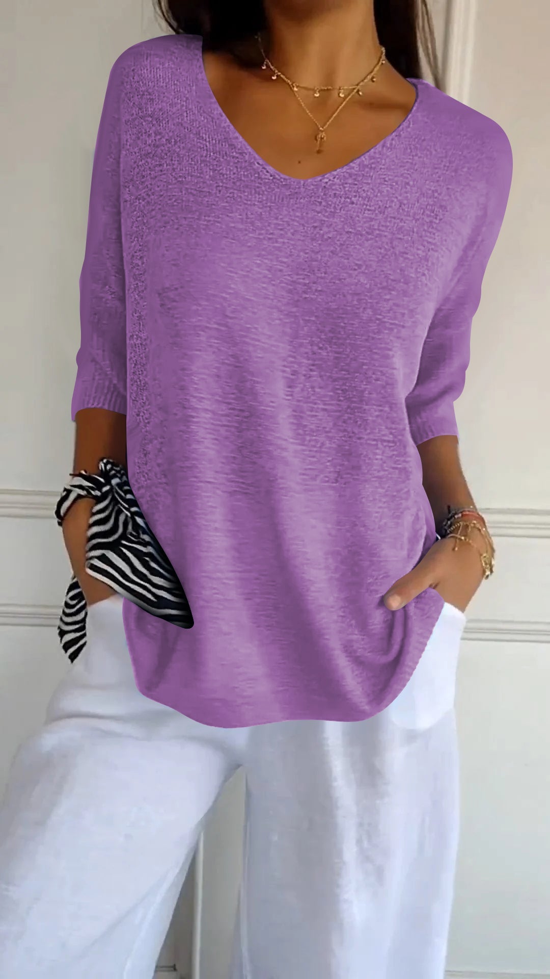 Deborah - Solid color knit top with V-neckline