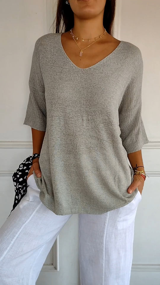 Deborah - Solid color knit top with V-neckline